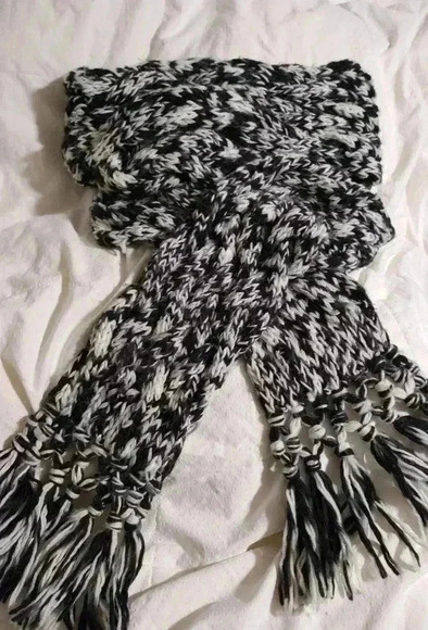 Scarve - Picture 2 of 2